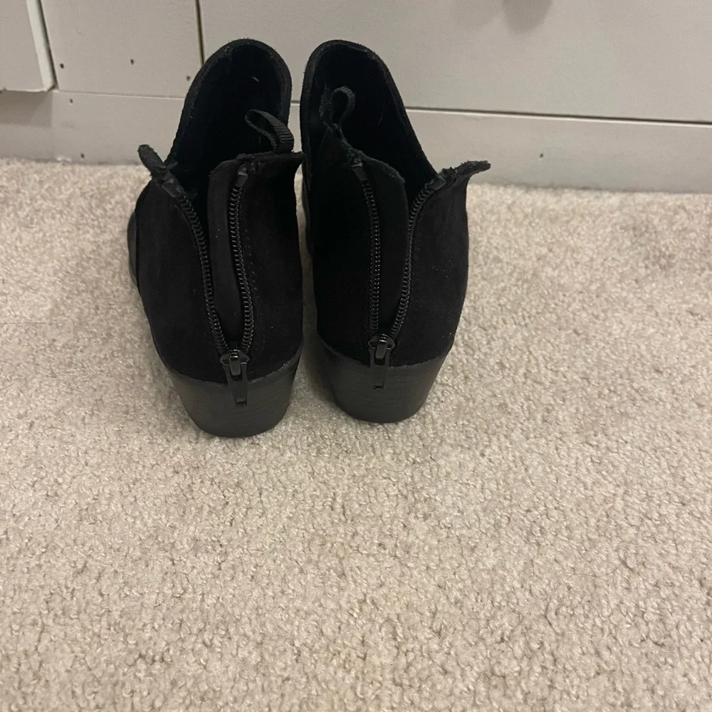 Black Old Navy Girls size 5 Booties